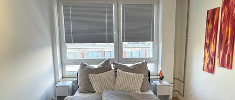 1 室のベッドルーム、WiFi