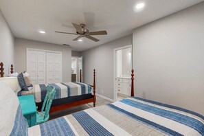 3 slaapkamers, een bureau, een strijkplank/strijkijzer, gratis wifi