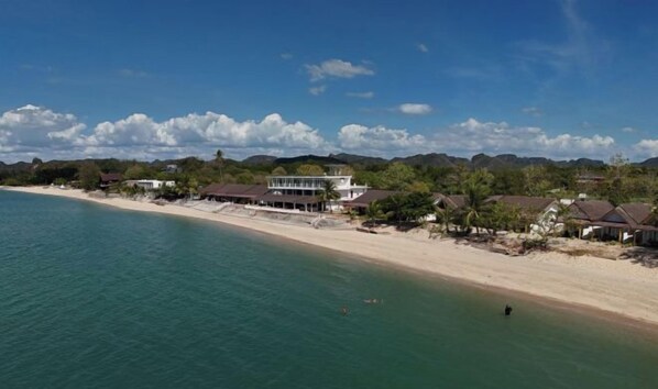 Beach - Nazrat Residence (Langkawi)