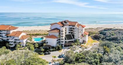 Ocean Front Hotel Side Condo with Balcony, WiFi & Shared Pool