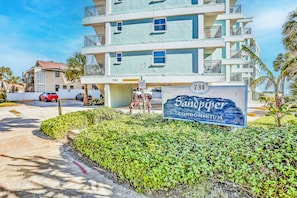 Exterior - Polished oceanfront condo with pool access, private balcony & washer/dryer (Jacksonville Beach)