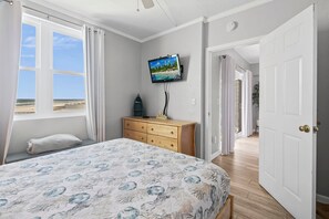 2 bedrooms, iron/ironing board, free WiFi, bed sheets - Polished oceanfront condo with pool access, private balcony & washer/dryer (Jacksonville Beach)