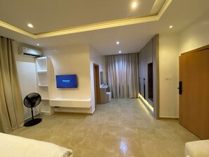 3 bedrooms, iron/ironing board, WiFi