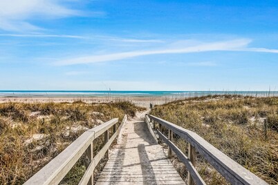 Oceanfront condo with direct beach access, pool, balcony, grilling area, & AC