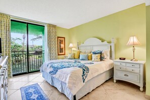 3 habitaciones, escritorio y tabla de planchar con plancha 