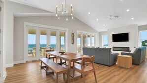 Smart TV, fireplace, video games, books - Brand new oceanfront home with private hot tub,outdoor shower and grill (Flagler Beach)