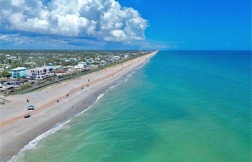 Brand new oceanfront home with private hot tub,outdoor shower and grill