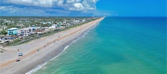 Brand new oceanfront home with private hot tub,outdoor shower and grill