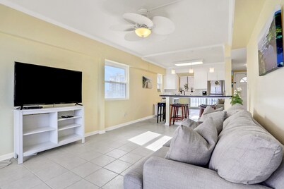 Oceanfront condo with pool, amazing view, balcony & beach access