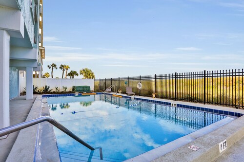 Oceanfront condo with pool, amazing view, balcony & beach access