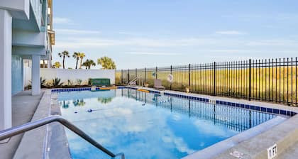 Oceanfront condo with pool, amazing view, balcony & beach access