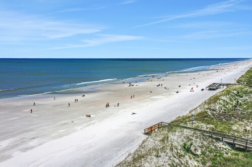 Renovated dog-friendly condo with ocean views, pool, & beach access