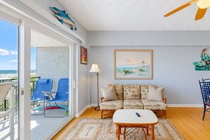 Living area - Oceanview condo with pool, beach access, jetted tub, W/D, & AC (Jacksonville Beach)