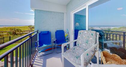 Oceanview condo with pool, beach access, jetted tub, W/D, & AC