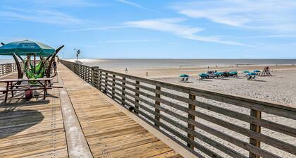 Cozy Spacious Home with Private Backyard and Patio, near shopping