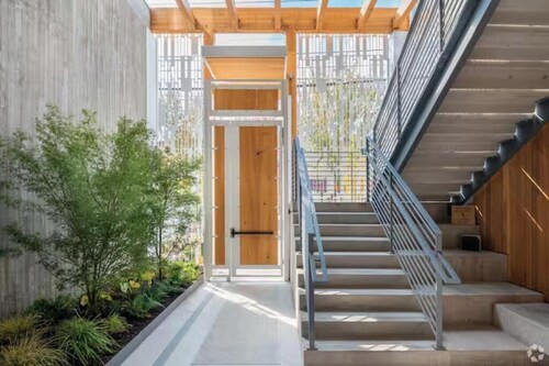 Location, Location, Location - SOLIS Capitol Hill - Enjoy Rooftop Views and AC