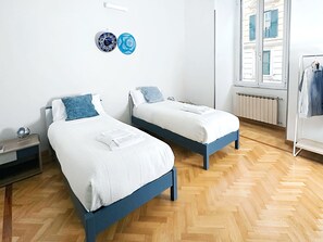 4 bedrooms, desk, iron/ironing board, travel crib