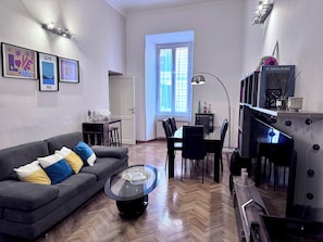 Smart TV, books, stereo