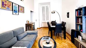 TV connectée, livres, chaßne hi-fi