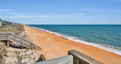 Immaculate, modern stay steps to beach with amazing ocean views