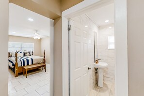 4 Schlafzimmer, Bügeleisen/Bügelbrett, WLAN, Bettwäsche