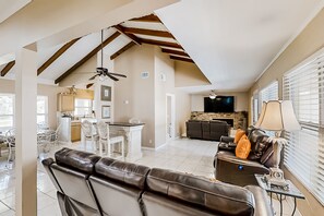 Smart TV, fireplace
