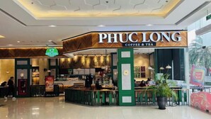 A coffee and tea shop named PHUC LONG in a shopping mall. - Hopo Housing - Vinhomes Skylake Apartment Luxury Hanoi (Hanoi)