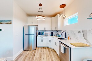 Kühlschrank, Mikrowelle, Geschirrspüler