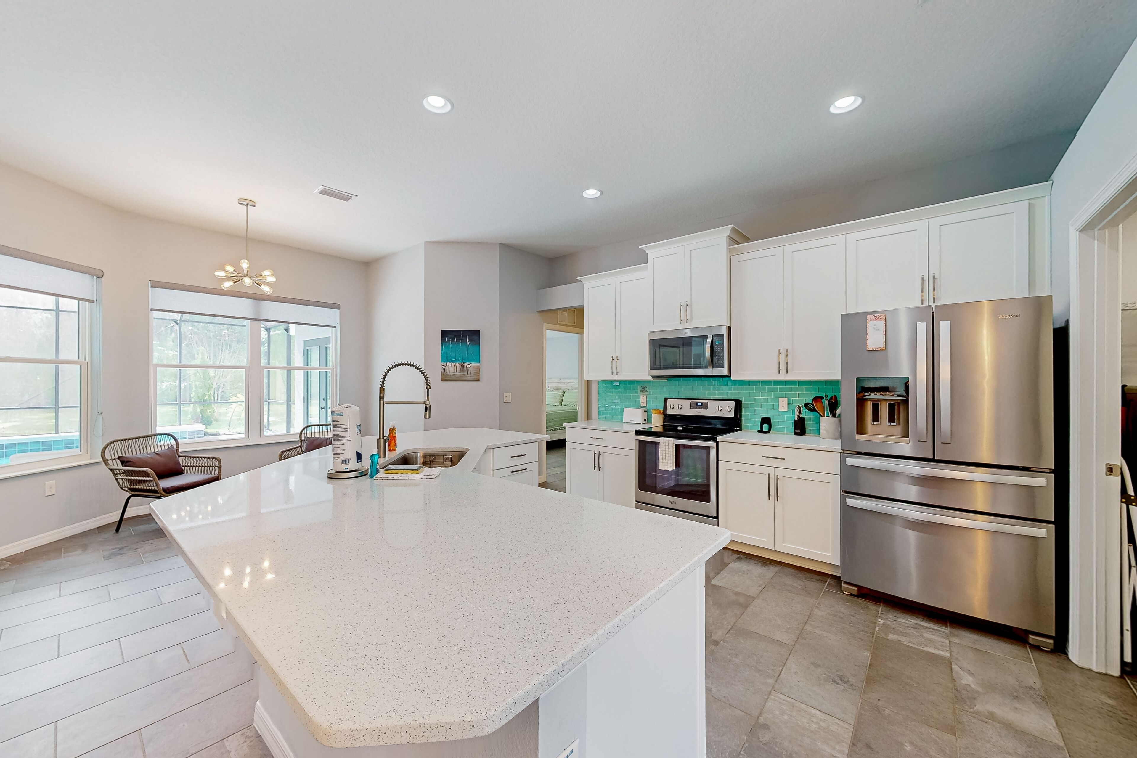 Kylskåp, mikrovågsugn, ugn och spishäll