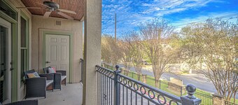 NEW! 3 BDRM Condo I Lake Views/Marina I Mins To DT