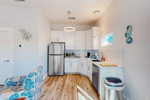 Kühlschrank, Mikrowelle, Geschirrspüler