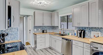 Charming home near beach & golf with central AC & patio - dog-friendly