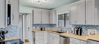 Charming home near beach & golf with central AC & patio - dog-friendly