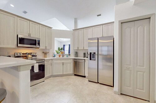 Home near the beach with private pool, inviting patio, streaming & AC