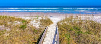 Beachside snowbird escape with fenced yard & washer/dryer - walk to beach access