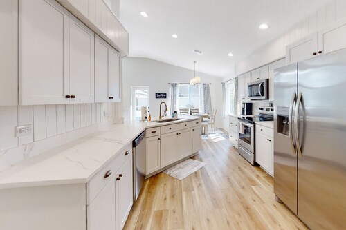 The Barefoot Bungalow | House in Palm Coast with an enclosed pool & grill