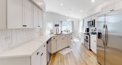 The Barefoot Bungalow | House in Palm Coast with an enclosed pool & grill