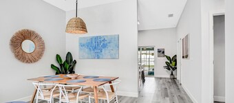 Brand-new duplex with screened pool, furnished lanai, grill, AC, & washer/dryer
