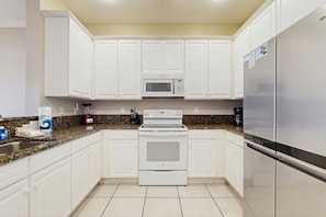 Mikrowelle, Ofen, Herdplatte, Geschirrspüler