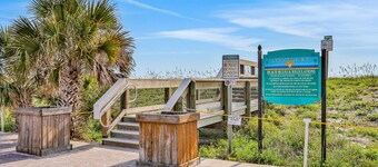 Waterfront 2-story home with water views, patio, streaming, washer/dryer, & AC