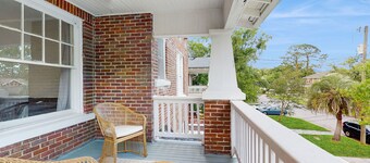 Spacious duplex with private balcony, washer & dryer, and WiFI