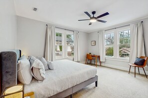 3 slaapkamers, een bureau, een strijkplank/strijkijzer, gratis wifi