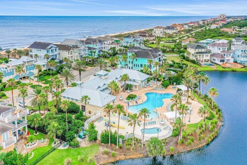 Second Floor, Dog-Friendly Condo with Shared Pool, High-Speed WiFi, & Central AC