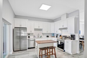 Kühlschrank, Ofen, Herdplatte, Geschirrspüler