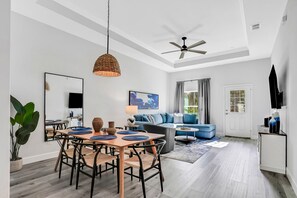 Dining - All-new duplex with screened pool, furnished lanai, grill, AC, & washer/dryer (Palm Coast)