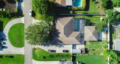 South Fl Modern Poolside Getaway Near Airprt & Beach