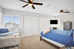 4 bedrooms, iron/ironing board, internet, bed sheets