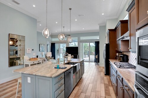 Palm-surrounded stunner with enclosed pool & water views - dog-friendly