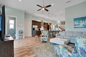 Smart-TV, Tischfußball, Tischtennisplatte, Bücher