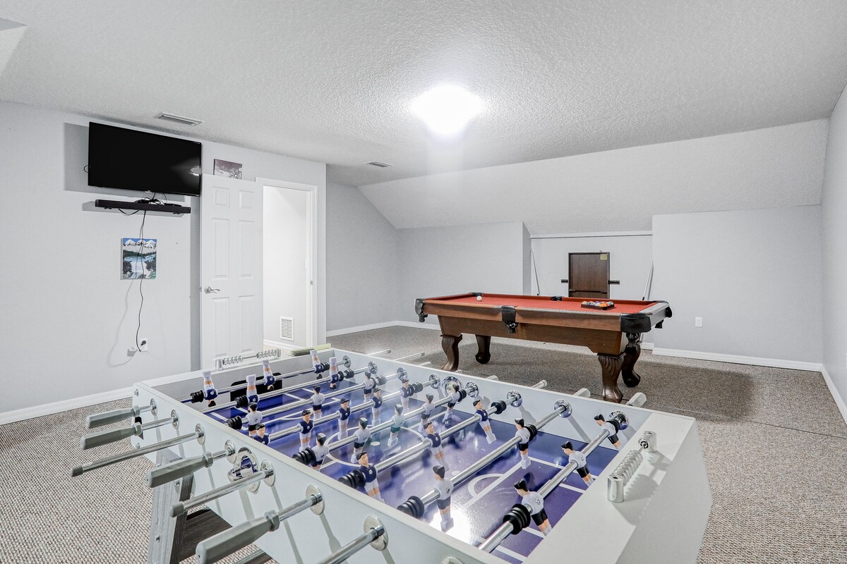 Photo 2 of Updated, dog-friendly gem w/fenced yard, foosball & pool tables, WiFi, fireplace